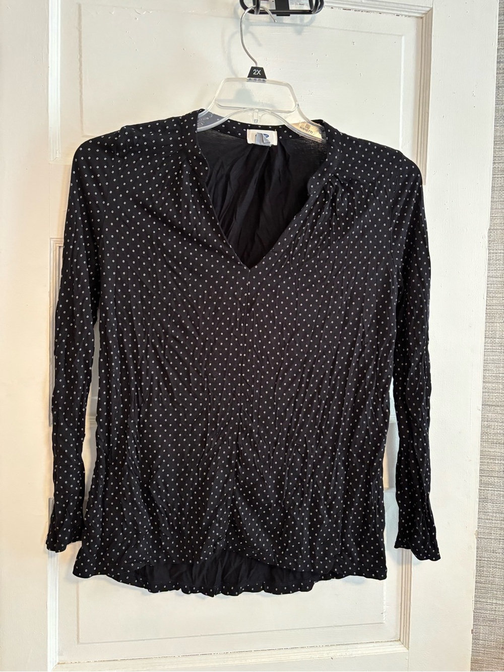 Old Navy Black Polka Dot V-Neck Long Sleeve Blouse